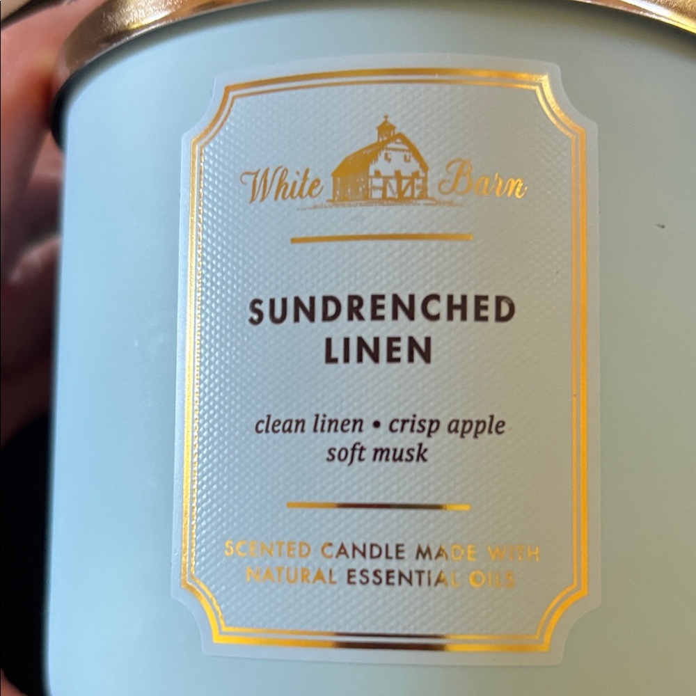 White Barn Sundrenched Linen Candle in Soft Blue - Picture 4 of 4